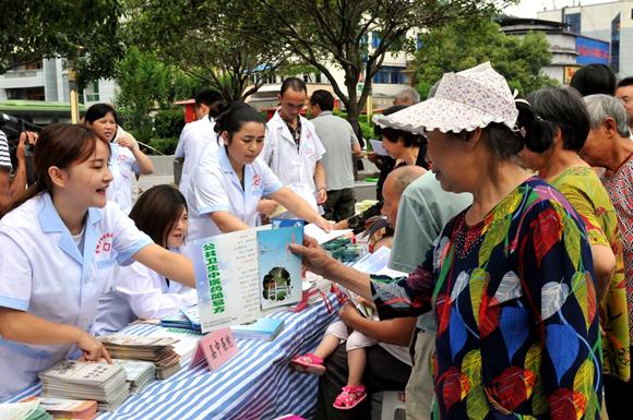 酉阳启动2017年国家基本公共卫生服务项目宣传月活动